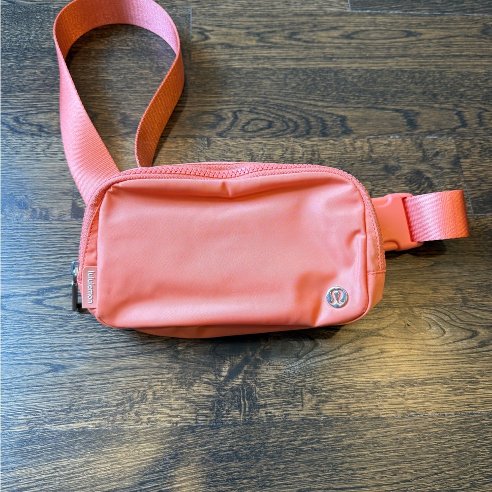 Lululemon Everywhere Belt Bag